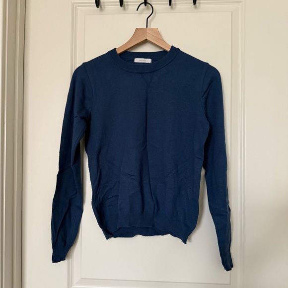 Chuu Sweater - Picture 1 of 3